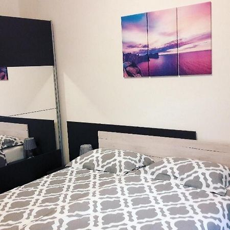 Apartment Nena Near The City Center With Free Parking 普拉 外观 照片