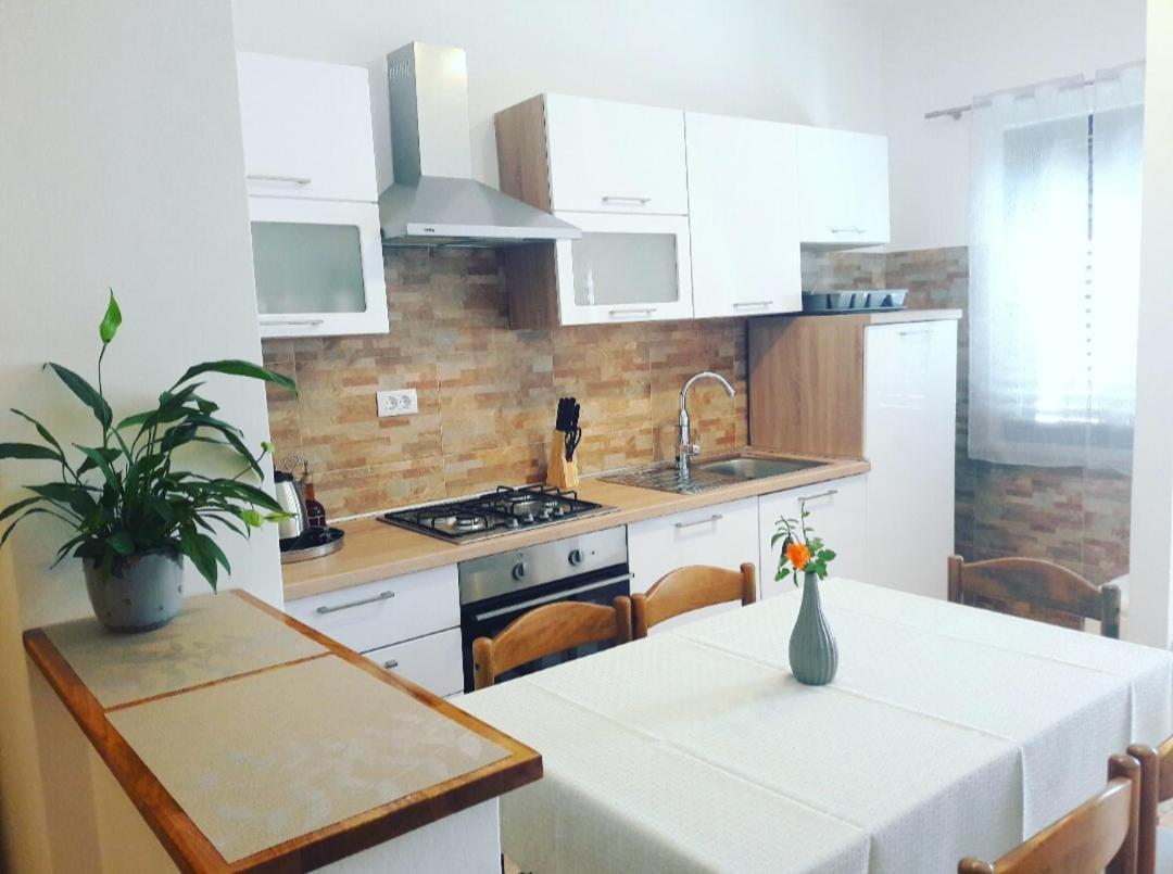 Apartment Nena Near The City Center With Free Parking 普拉 外观 照片